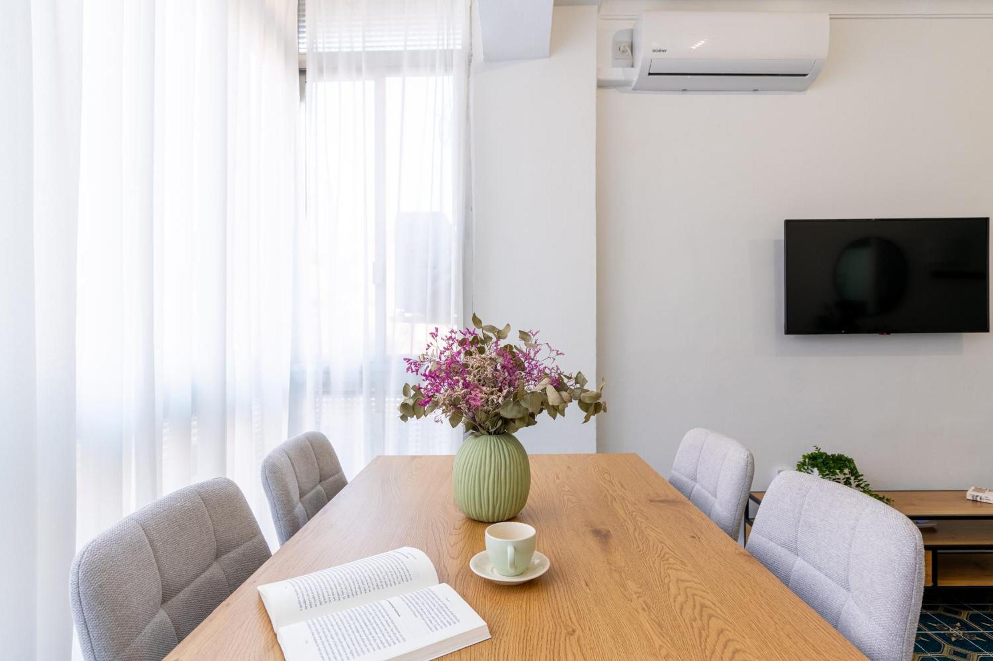 Piso Elegante Y Nuevo De 3 Y 2 Banos Appartement *